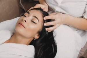 relaxed-caucasian-brunette-waiting-with-closed-eyes-spa-procedure-her-skin-hair_129180-177 relaxed-caucasian-brunette-waiting-with-closed-eyes-spa-procedure-her-skin-hair_129180-177